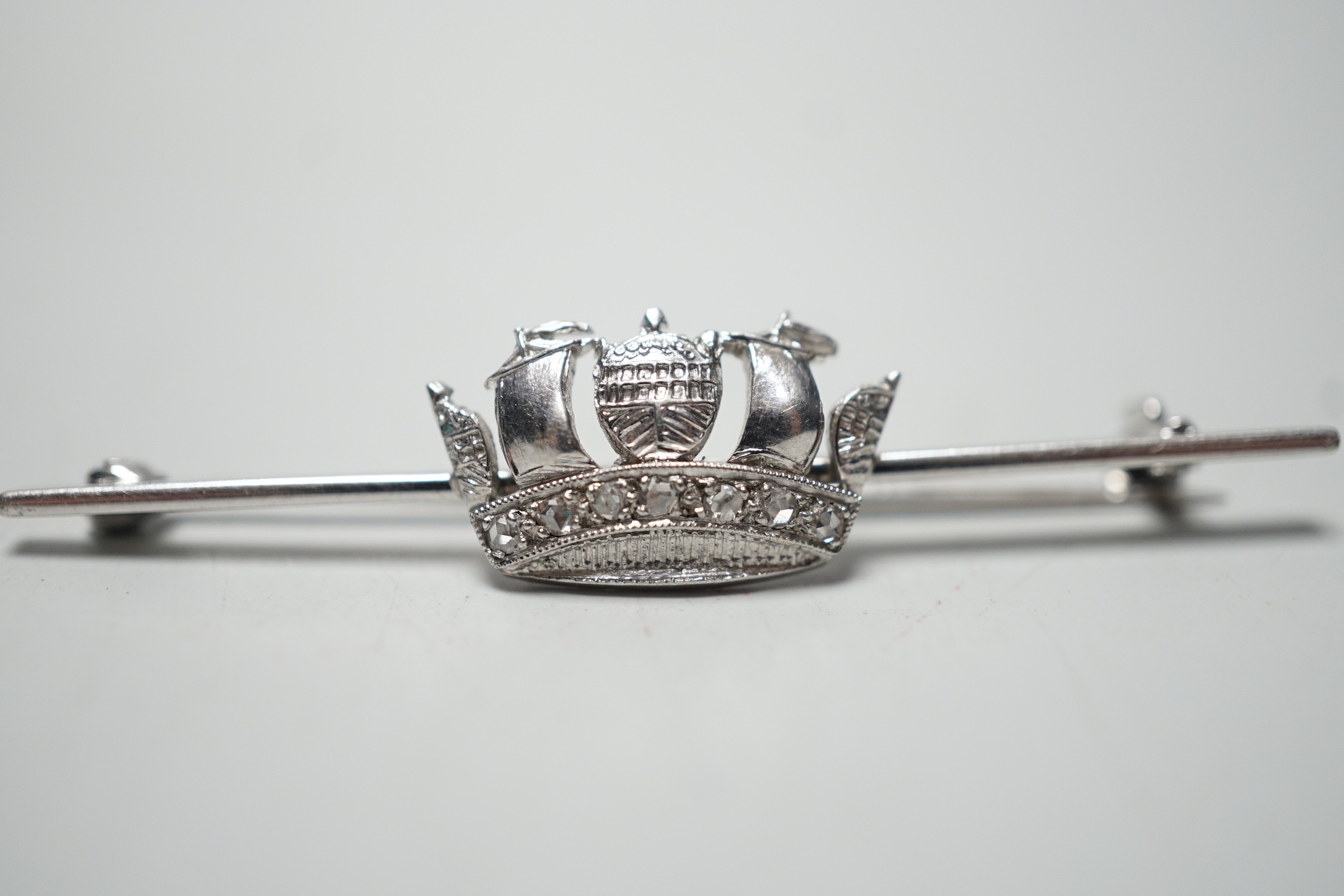 An 18ct, plat and rose cut diamond chip set coronet bar brooch, 50mm, gross weight 4.5 grams.